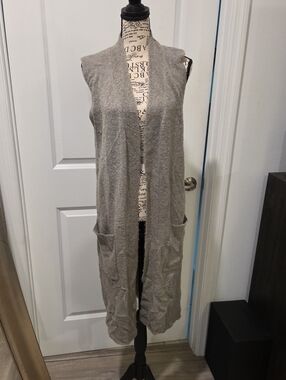 Echo Sleeveless Open-Front Long Cardigan Vest - Light Gray Size S/M!
